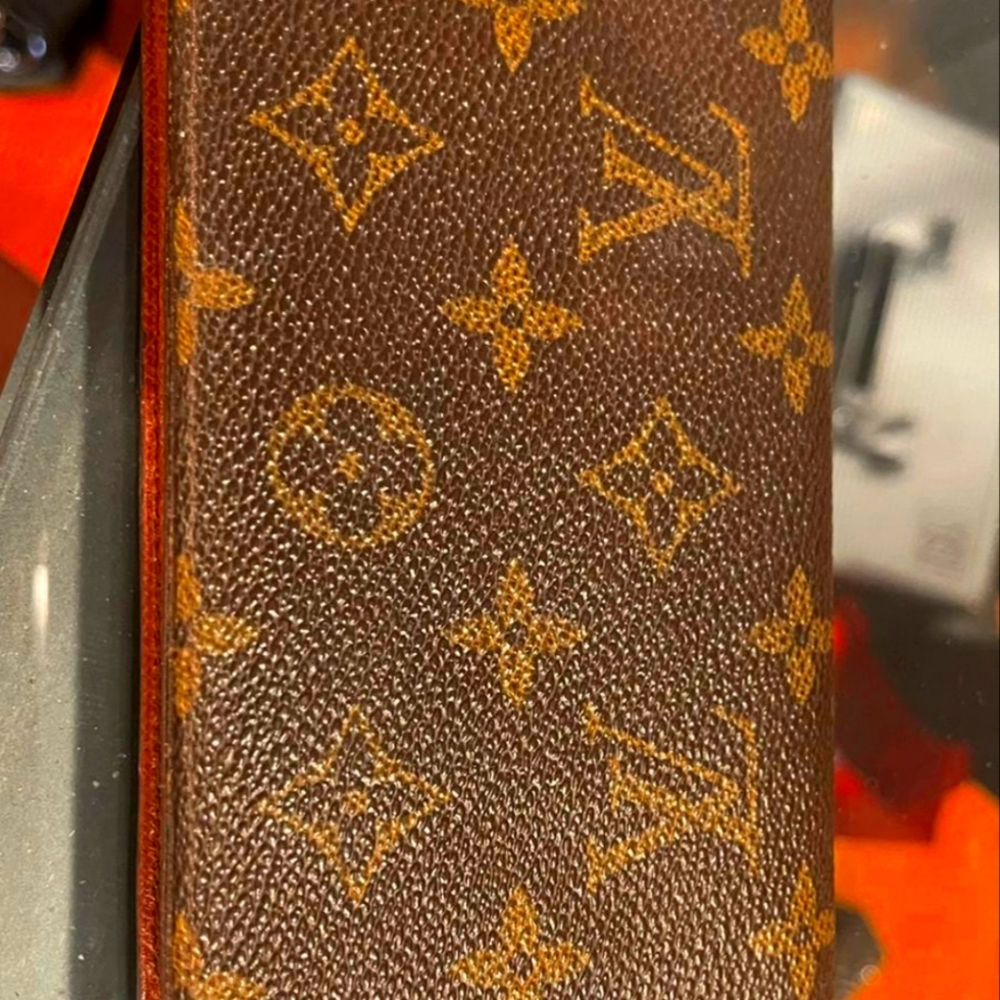 Louis Vuitton check book